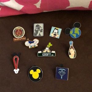Disney Pin Bundle (10)